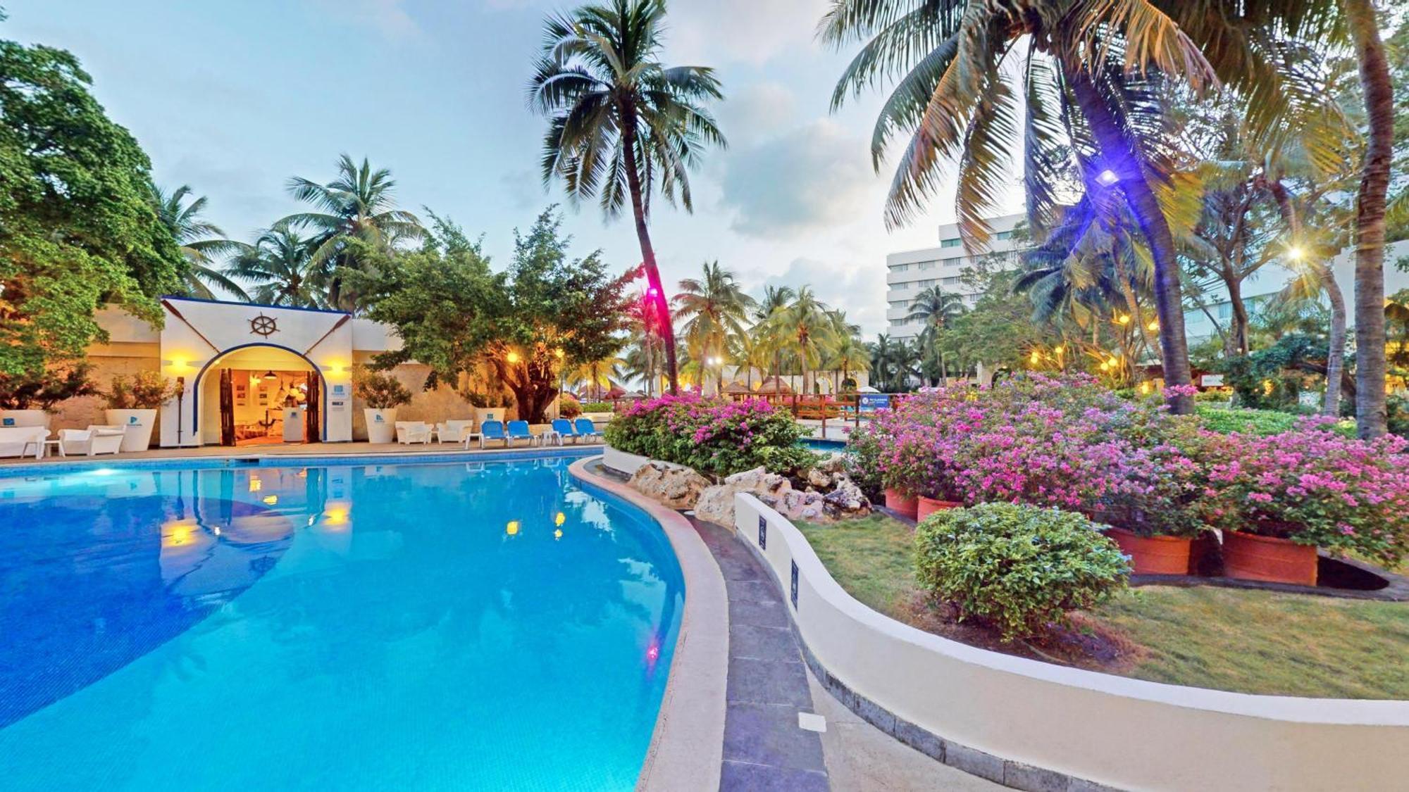 Hotel Oasis Palm Cancún Exterior foto